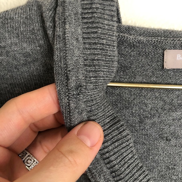 Banana Republic XS v-neck pullover hoodie sweater - Picture 6 of 9